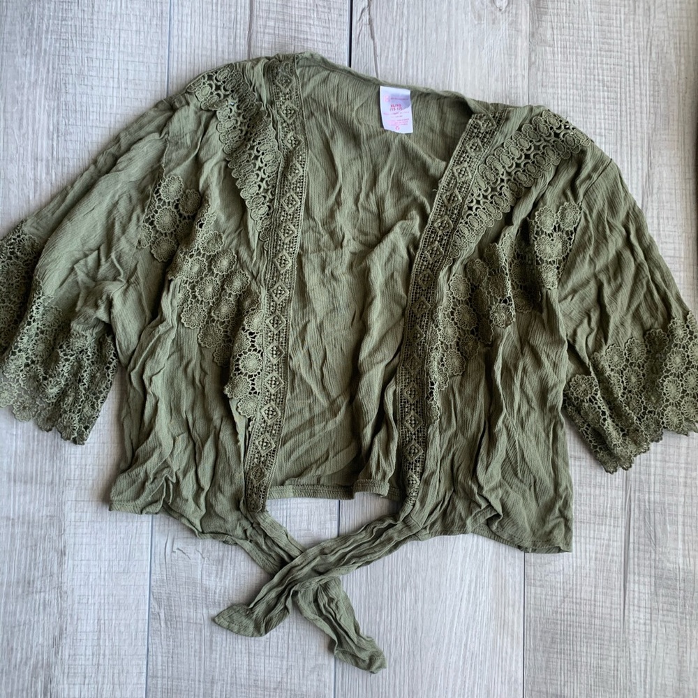 Short sleeve light sweater